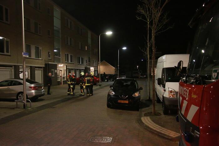 Brandweer verwijderd losgeraakte goot