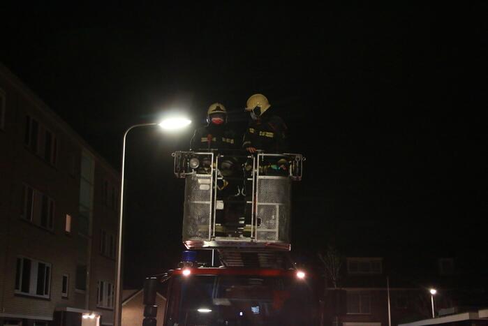 Brandweer verwijderd losgeraakte goot