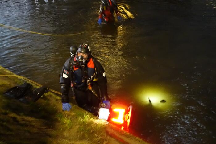 Deelscooter van Go Sharing in water aangetroffen