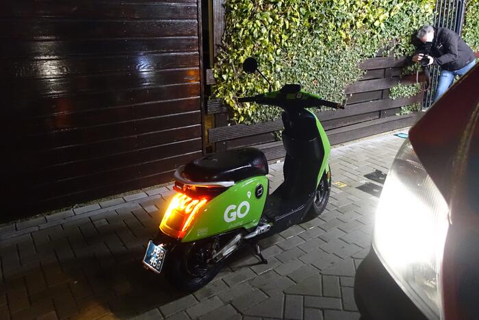 Deelscooter van Go Sharing in water aangetroffen