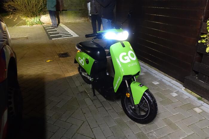 Deelscooter van Go Sharing in water aangetroffen