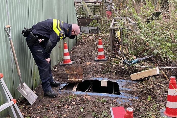 Politie vindt ondergrondse container met hennepkwekerij