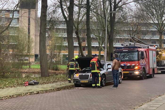 Brand na bijvullen olietank auto