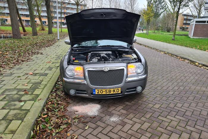 Brand na bijvullen olietank auto