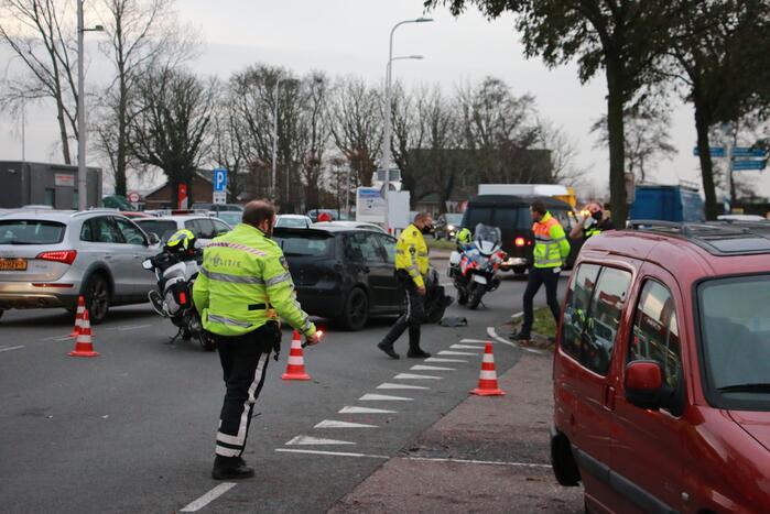 Wiel van auto breekt af na aanrijding
