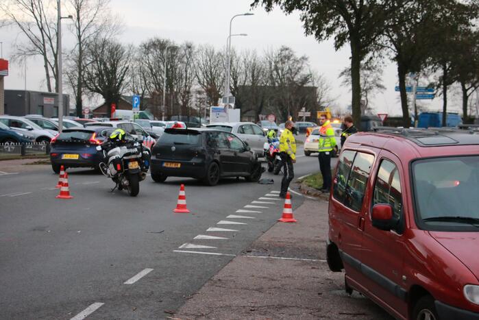 Wiel van auto breekt af na aanrijding