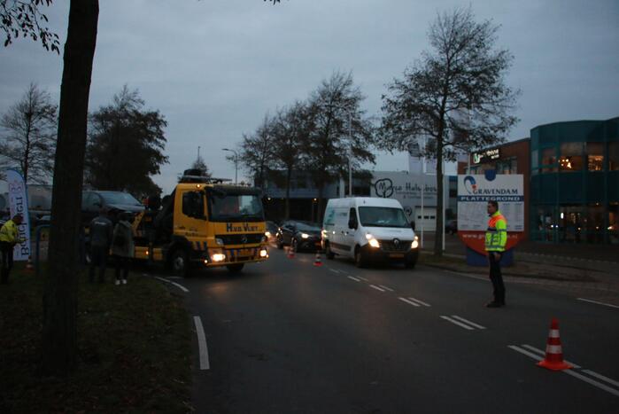 Wiel van auto breekt af na aanrijding