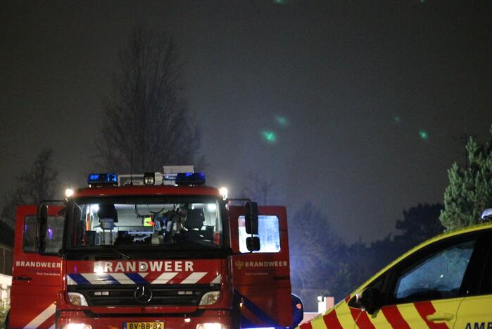 Brand in zonnepanelen op dak van woning