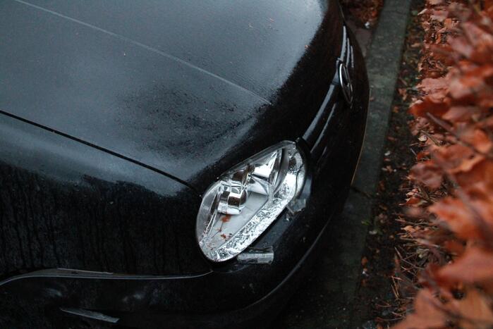 Vuurwerkbom zorgt voor schade aan voertuigen