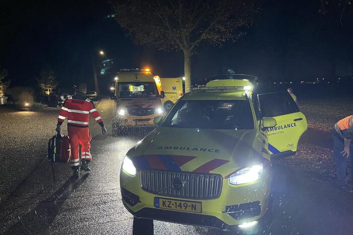 Twee gewonden bij zware aanrijding tussen scooter en fiets