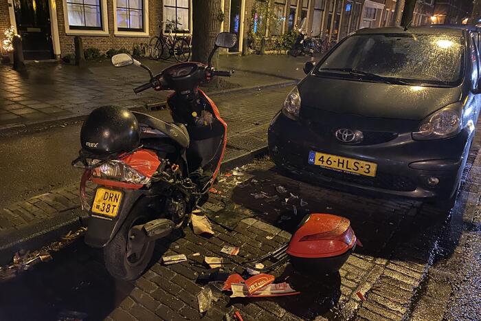 Flinke schade na botsing tussen scooter en auto