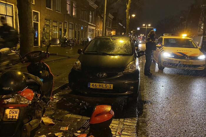 Flinke schade na botsing tussen scooter en auto