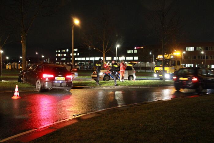 Automobilist verliest macht over het stuur en botst tegen boom