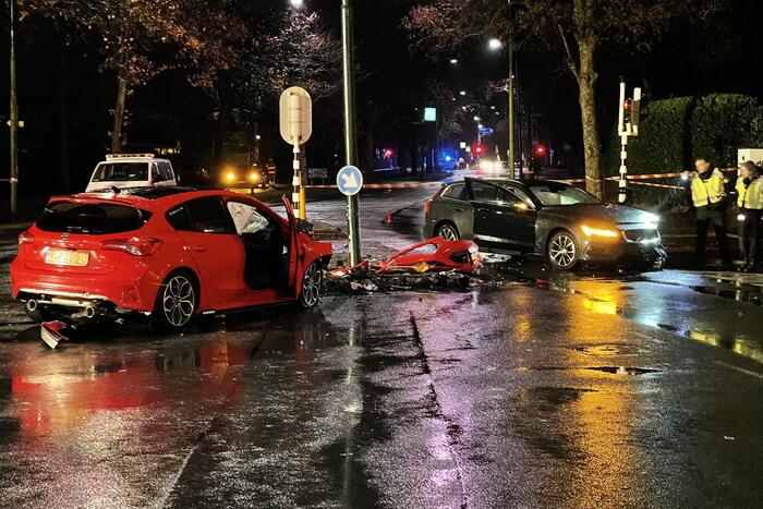 Fikse schade bij botsing tussen twee wagens