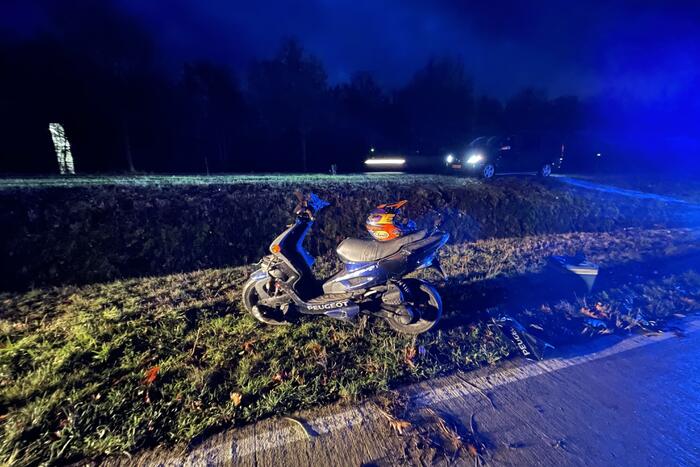 Scooterrijder botst op voetganger