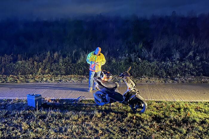 Scooterrijder botst op voetganger