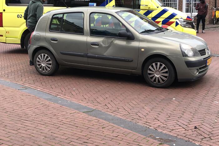 Fietsster raakt gewond bij botsing met auto