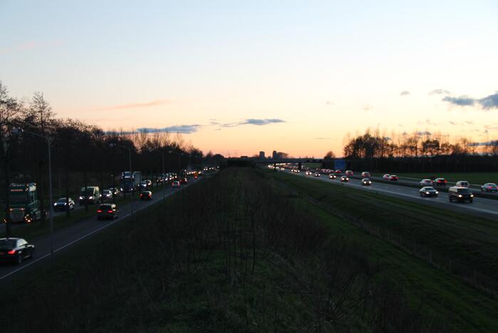 Kettingbotsing tussen drie voertuigen