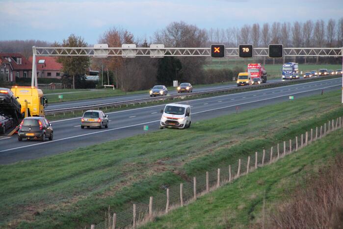 Kettingbotsing tussen drie voertuigen