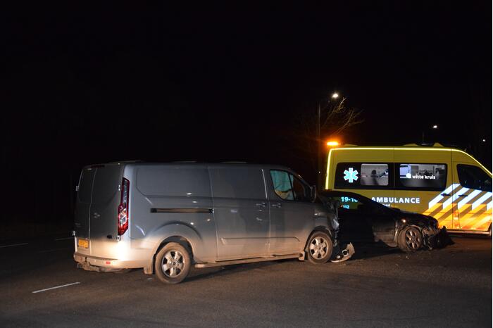 Veel schade bij ongeval met drie voertuigen