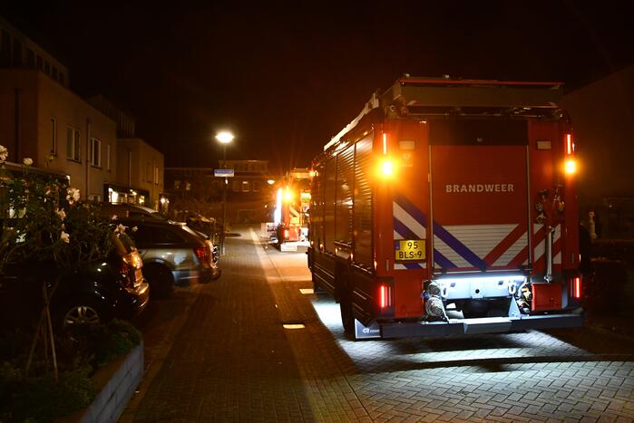 Bewoners blussen brand in woning