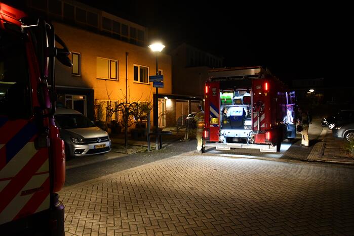 Bewoners blussen brand in woning
