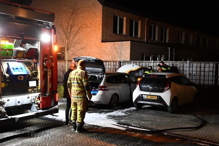 Veel rook bij brand in geparkeerde auto