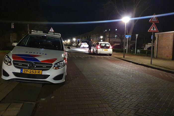 Automobilist rijdt man op step aan