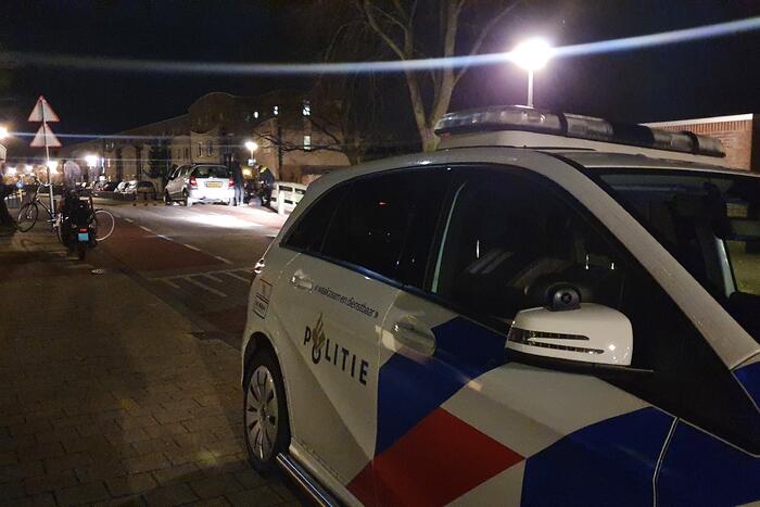 Automobilist rijdt man op step aan
