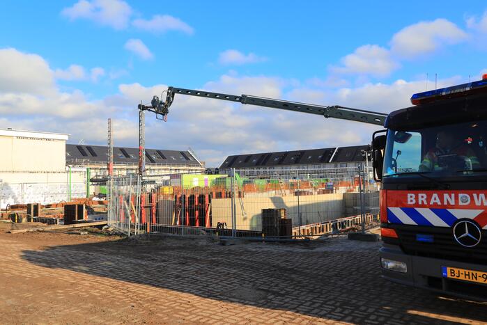 Persoon gewond bij val in drie meter diepe bouwput
