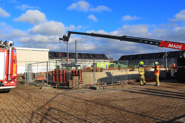 Persoon gewond bij val in drie meter diepe bouwput