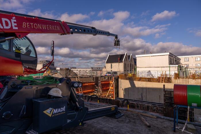 Persoon gewond bij val in drie meter diepe bouwput