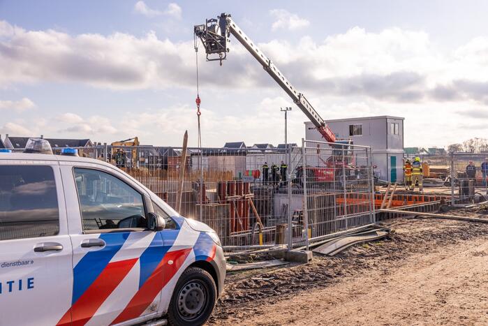 Persoon gewond bij val in drie meter diepe bouwput