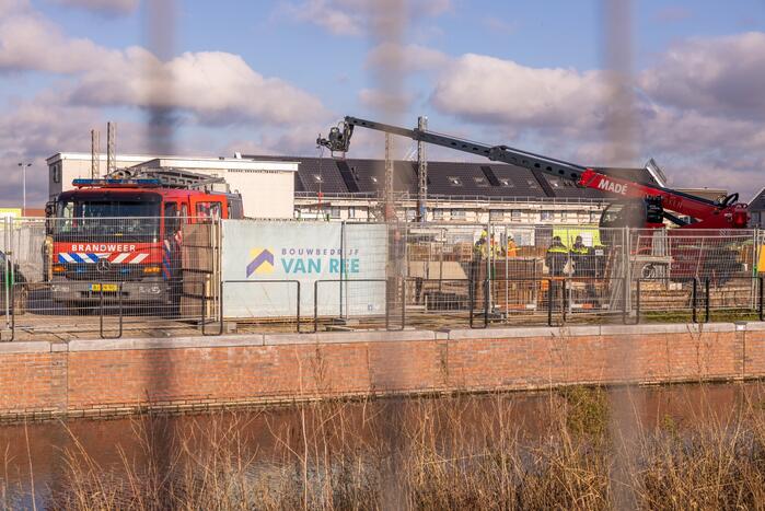 Persoon gewond bij val in drie meter diepe bouwput