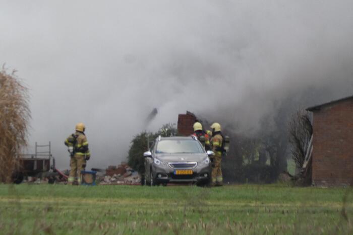 Veel rook bij grote brand in loods