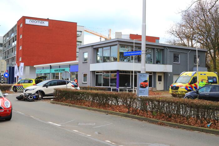 Motorrijder gewond bij botsing met auto