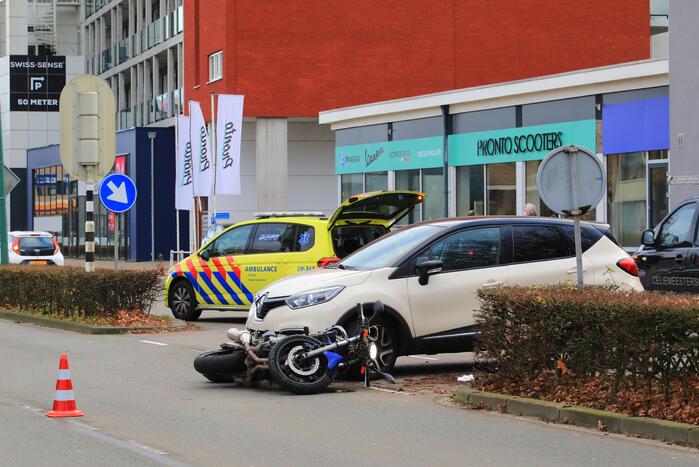 Motorrijder gewond bij botsing met auto