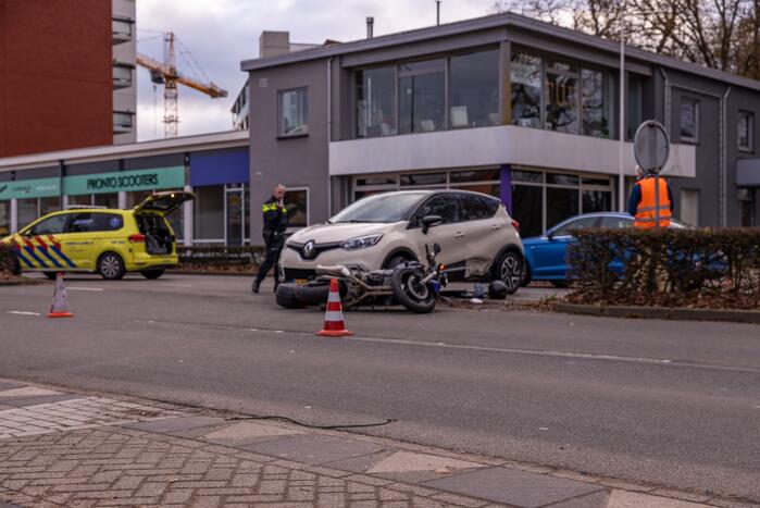 Motorrijder gewond bij botsing met auto