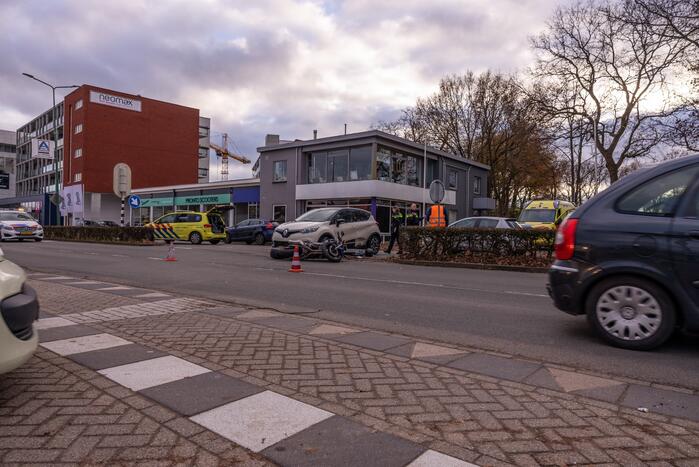 Motorrijder gewond bij botsing met auto