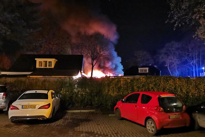Uitslaande brand legt schuur in de as