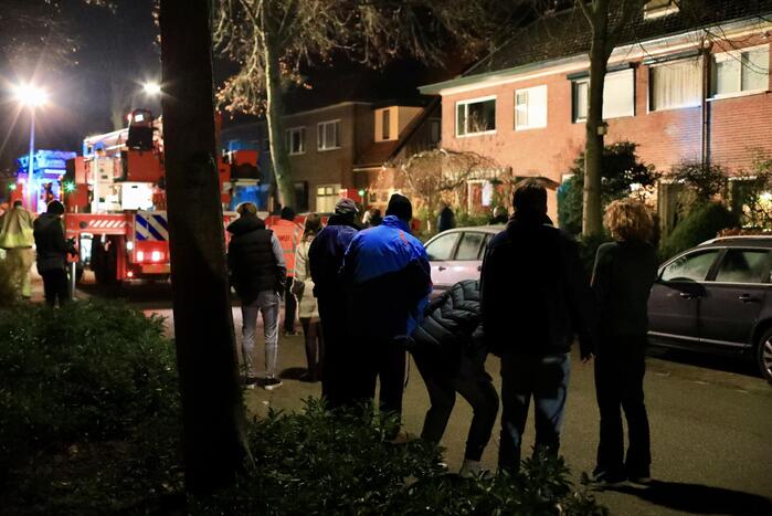 Brand in schoorsteen trekt aandacht van veel buurtbewoners