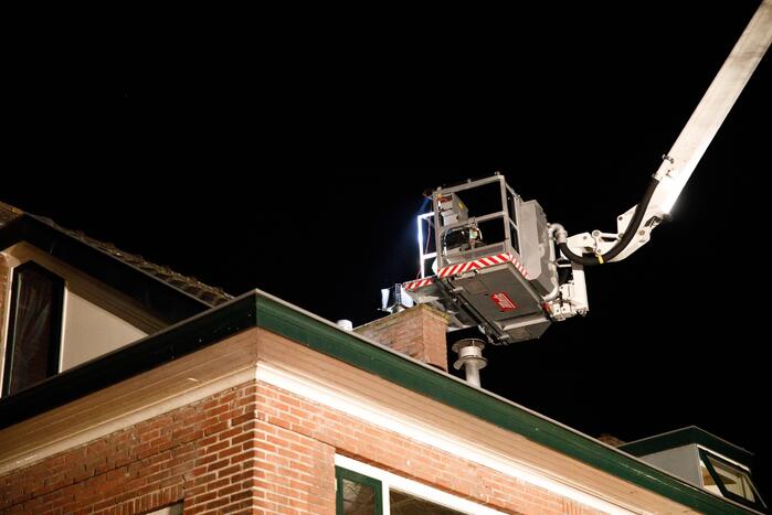Brand in schoorsteen trekt aandacht van veel buurtbewoners