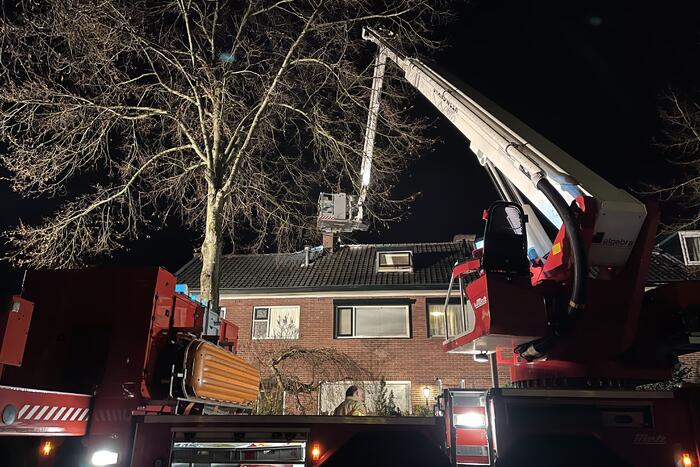 Brand in schoorsteen trekt aandacht van veel buurtbewoners