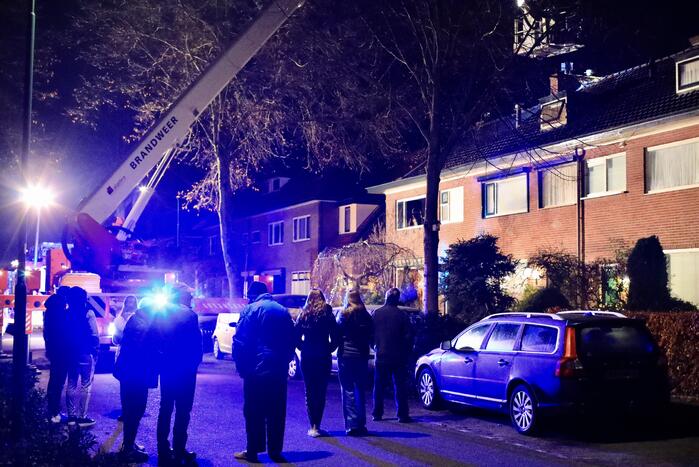 Brand in schoorsteen trekt aandacht van veel buurtbewoners
