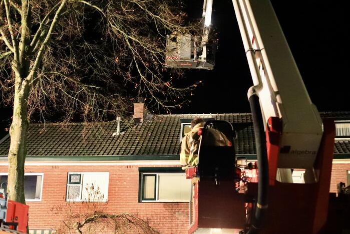 Brand in schoorsteen trekt aandacht van veel buurtbewoners