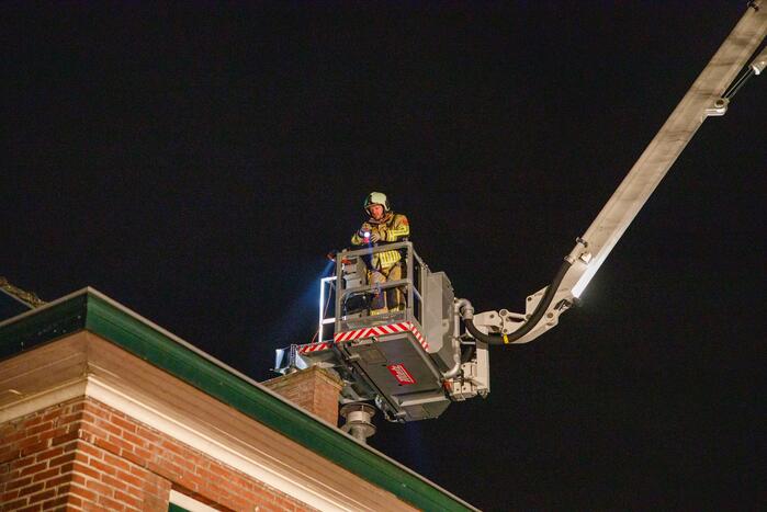 Brand in schoorsteen trekt aandacht van veel buurtbewoners