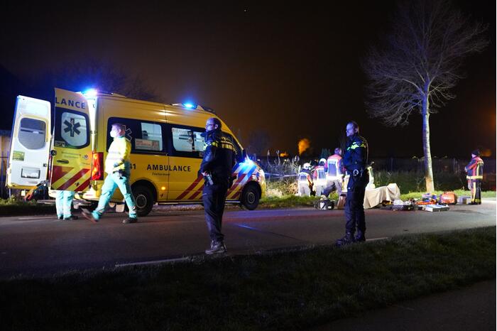 Auto raakt van de weg en belandt in de greppel