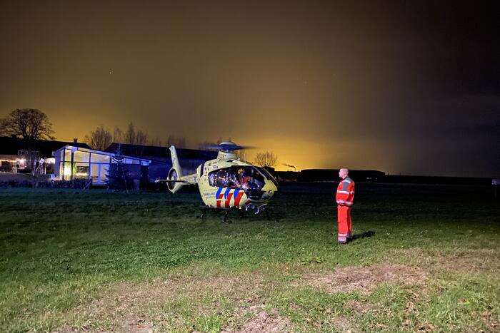 Auto raakt van de weg en belandt in de greppel