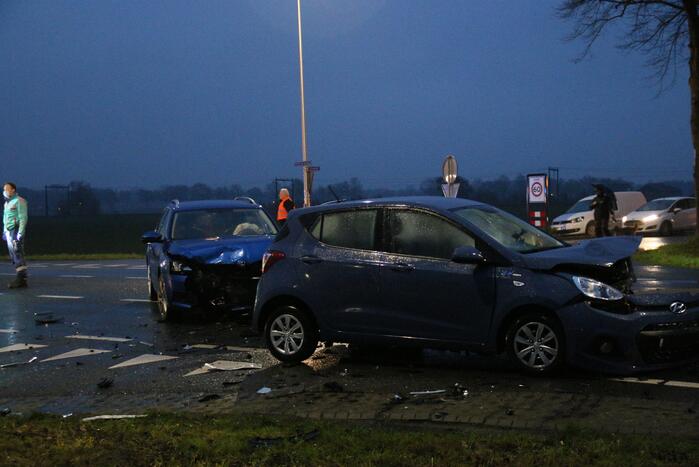 Frontale aanrijding op kruising