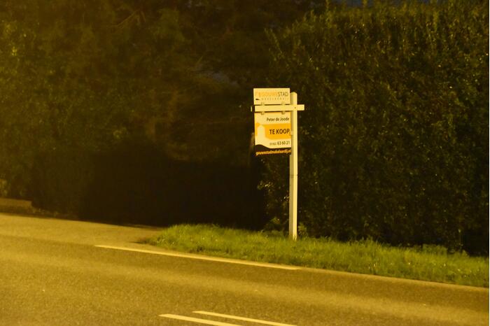 Aanhouding bij te koop staande woonboerderij